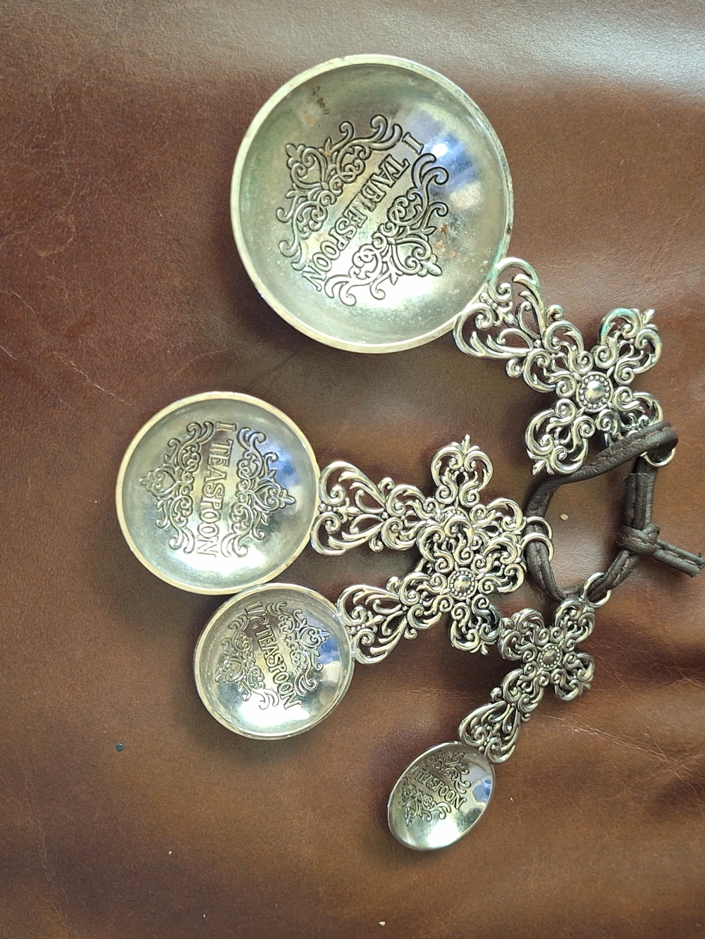 Source Unknown Silver Ornate Measuring Spoons Set